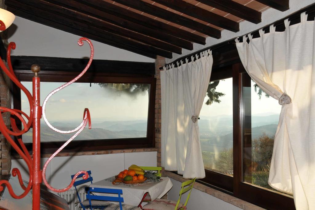 Agriturismo La Bicocca - Apt. "Il Leccio" Castel Rigone Luaran gambar